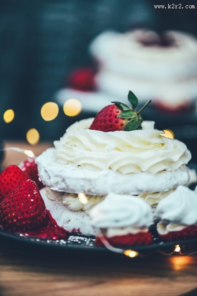诱人的草莓水果蛋糕图片