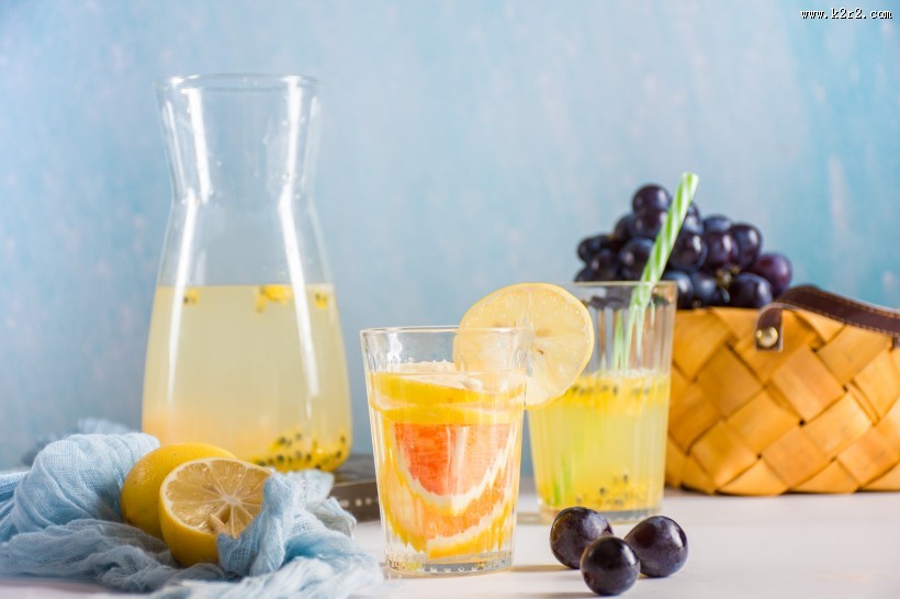 原汁原味的水果果汁图片