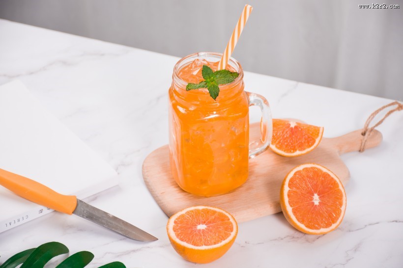 原汁原味的水果果汁图片