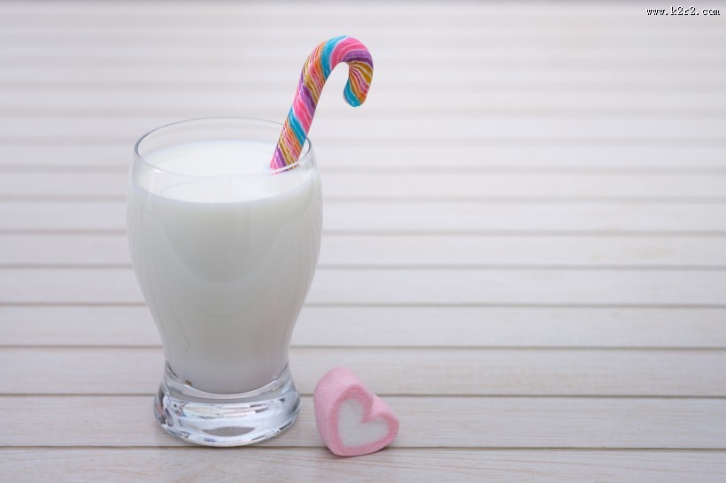 营养丰富的牛奶图片