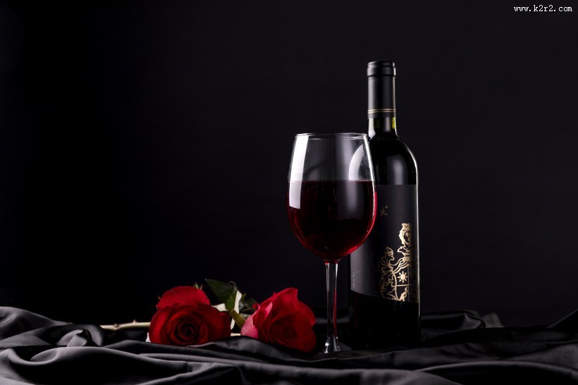 高雅的红酒和红酒杯图片大全