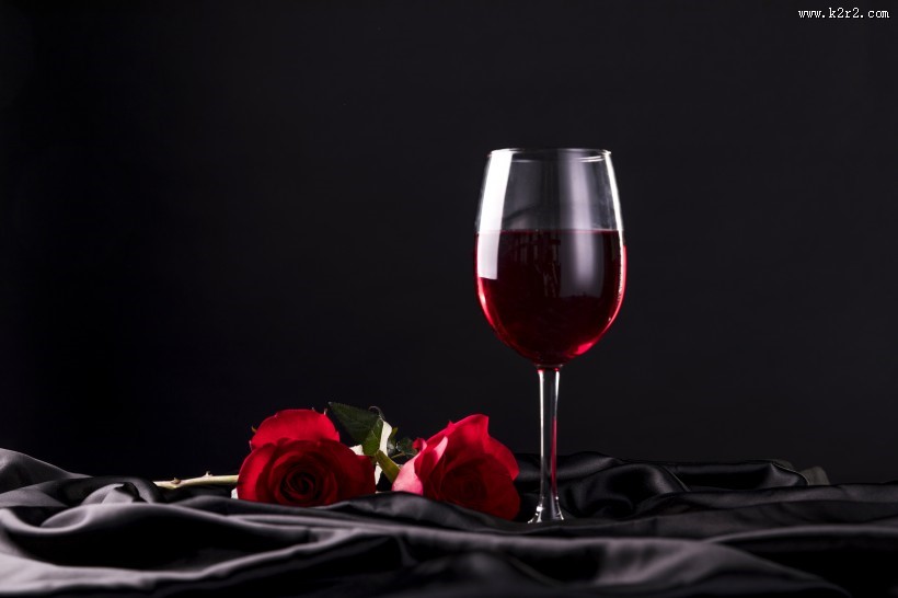 高雅的红酒和红酒杯图片大全