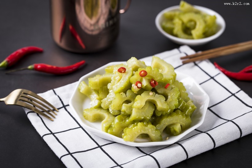 夏日凉拌苦瓜图片