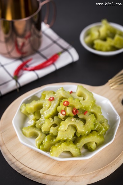 夏日凉拌苦瓜图片
