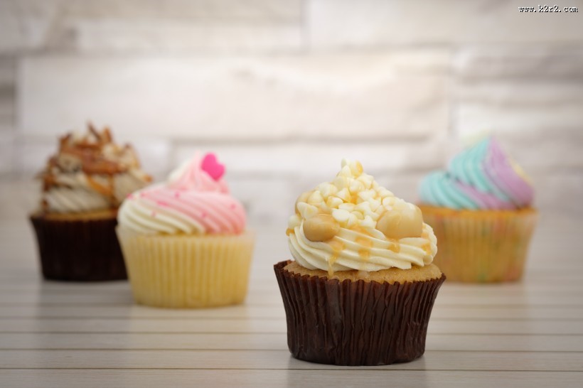 可口香甜的的纸杯蛋糕图片