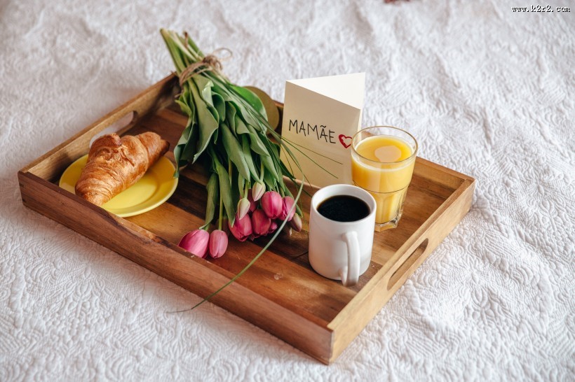 美味的爱心早餐图片