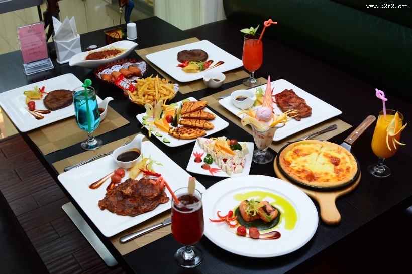 餐桌上的美食图片