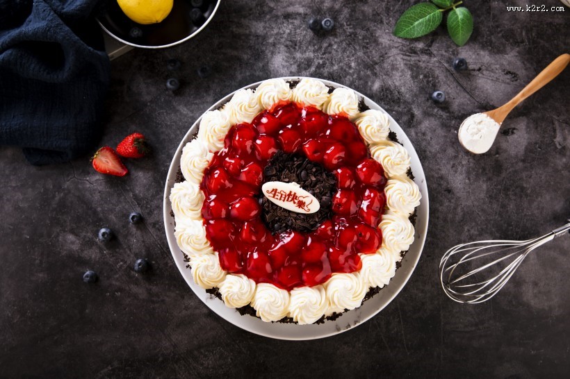 可口香甜的水果奶油蛋糕图片