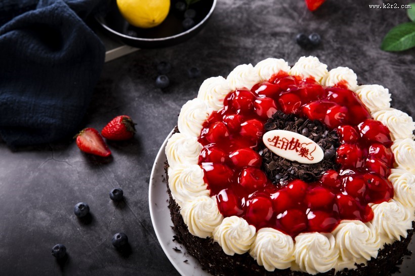 可口香甜的水果奶油蛋糕图片