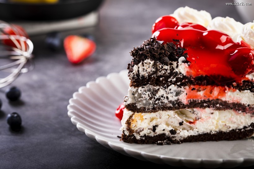 可口香甜的水果奶油蛋糕图片