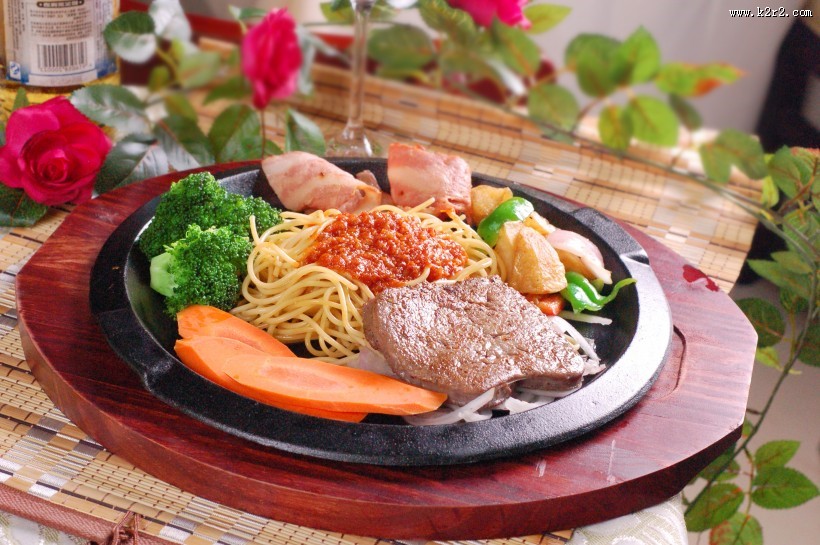 美味好吃的铁板鸡排套餐图片