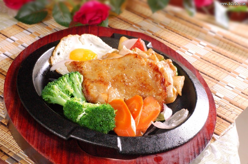 美味好吃的铁板鸡排套餐图片