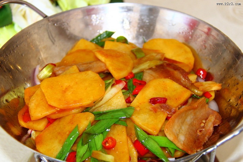 美味的家常干锅土豆片图片