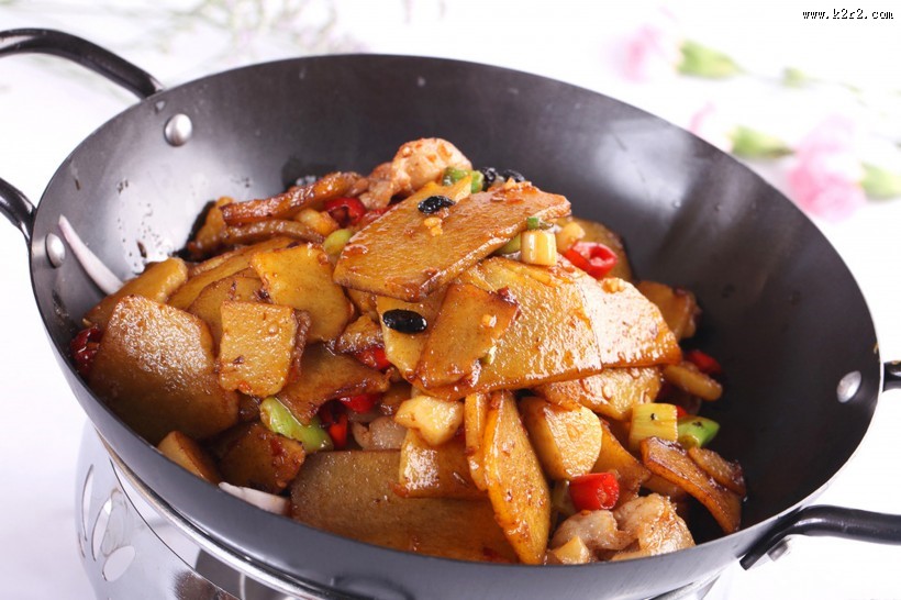 美味的家常干锅土豆片图片
