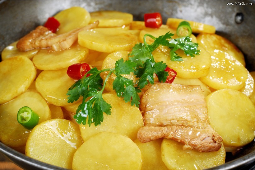 美味的家常干锅土豆片图片