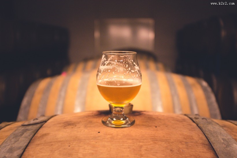 玻璃杯中的啤酒图片大全