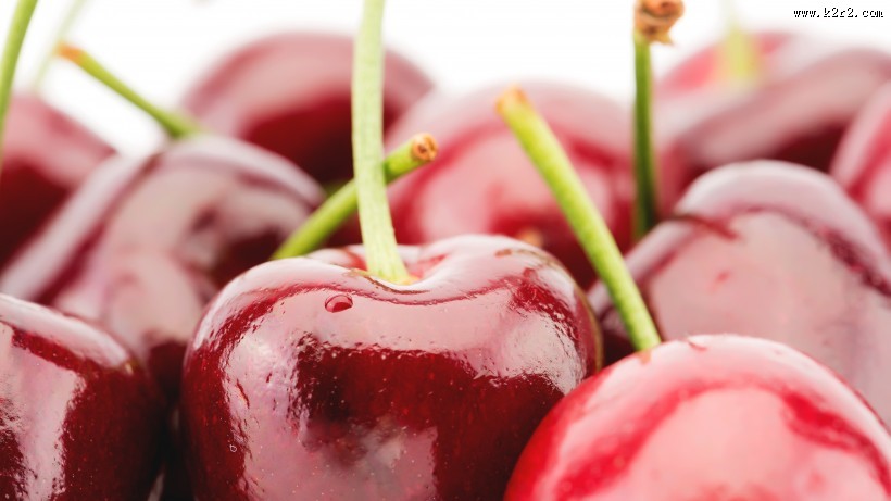 美味可口的带着水珠的车厘子图片