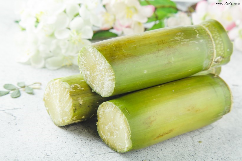 切段削皮的甘蔗图片