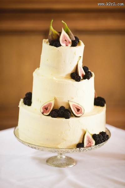 美味的三层蛋糕图片