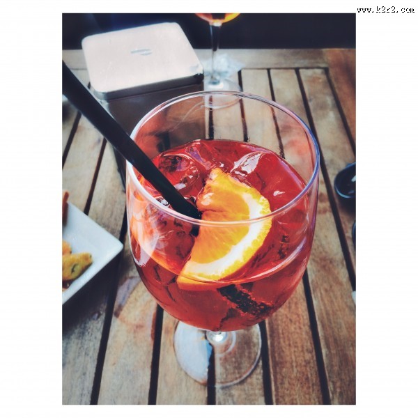 鲜艳的红酒图片