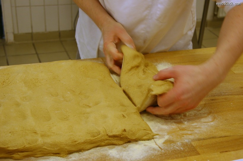 光洁的面团图片