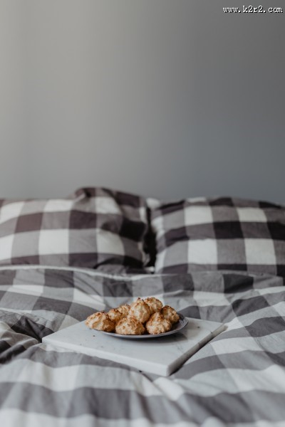 摆放在床上的泡芙图片大全