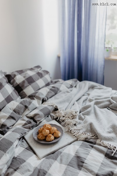 摆放在床上的泡芙图片大全