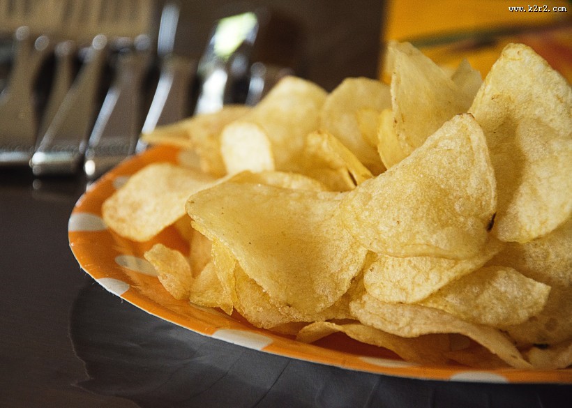 焦香酥脆的薯片图片