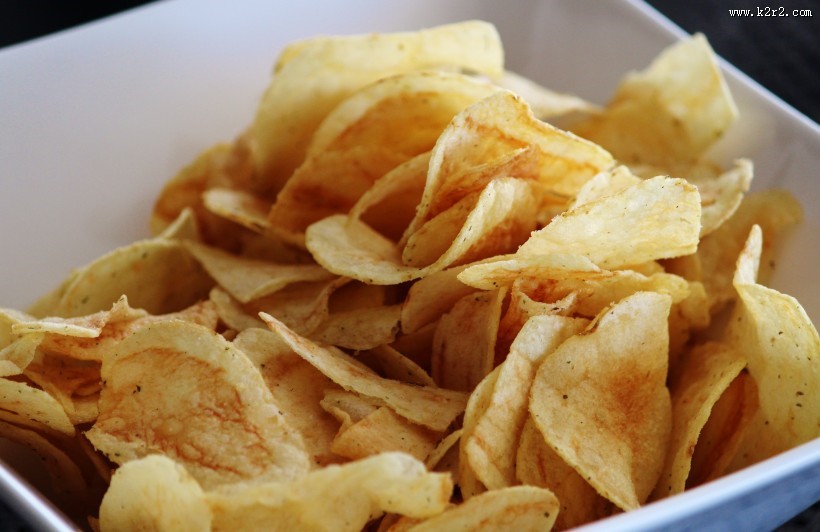 焦香酥脆的薯片图片