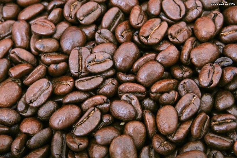 颗粒饱满的咖啡豆图片