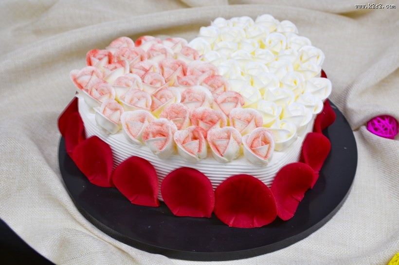 可爱香甜的生日蛋糕图片