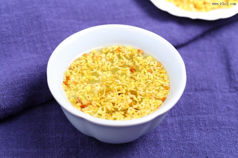 金色干制菊花茶图片