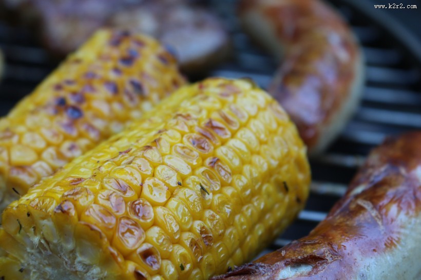 童年记忆烤玉米图片