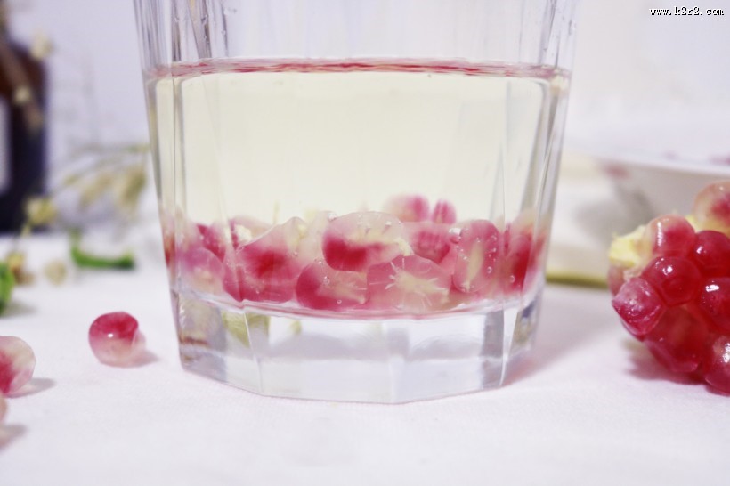 掰开的石榴图片