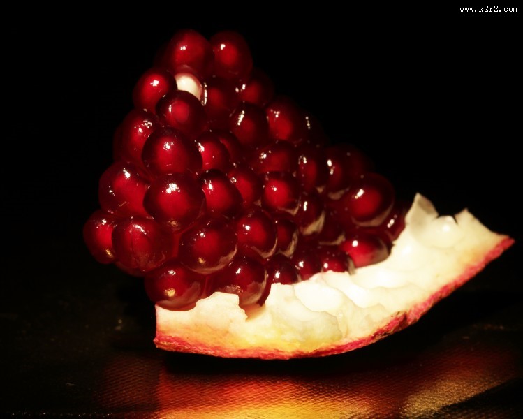 掰开的石榴图片
