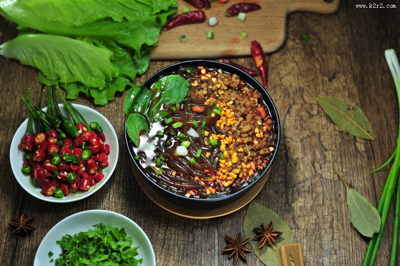 鲜香好吃的酸辣粉图片大全