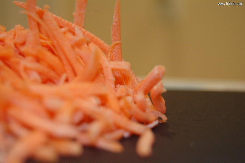 切好的胡萝卜丝图片