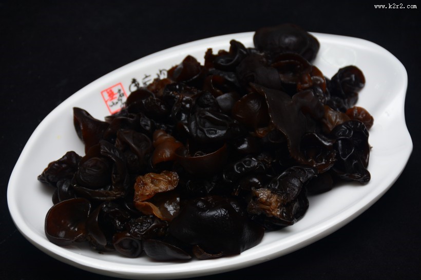 新鲜有机黑色木耳图片