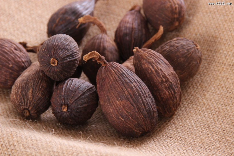 褐色的草果图片