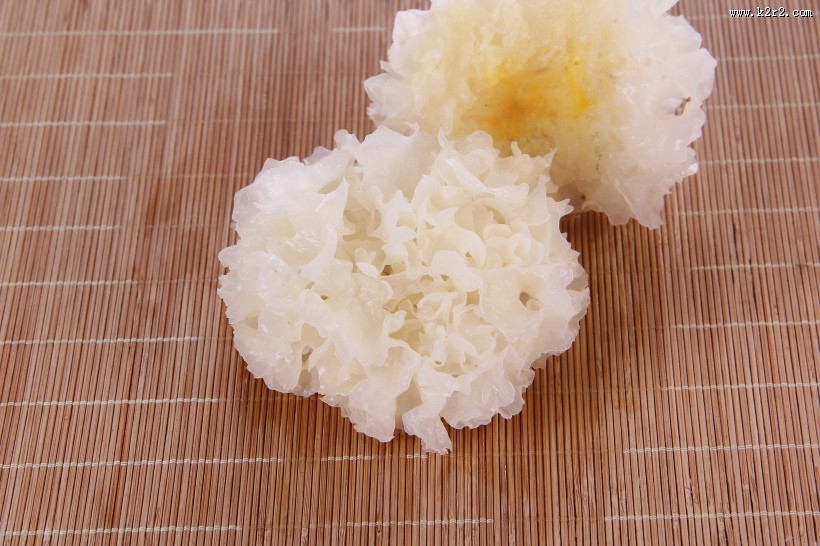 雪白营养润肺的银耳图片大全