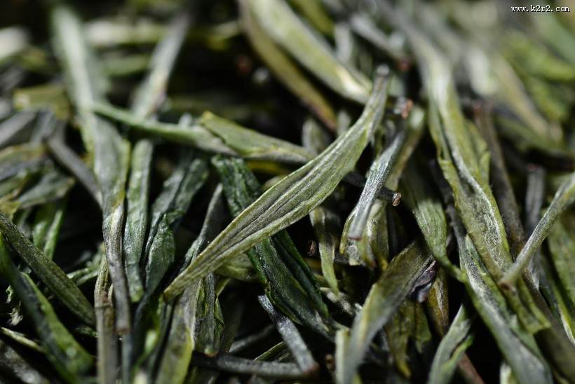 深绿色竹叶青茶叶图片