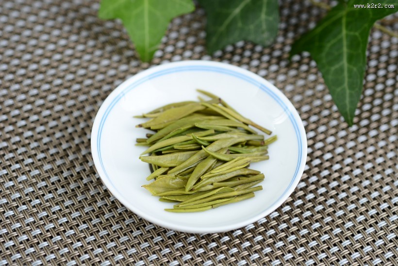 深绿色竹叶青茶叶图片