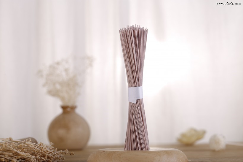 精致纤细的挂面图片