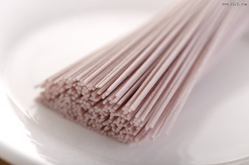 精致纤细的挂面图片