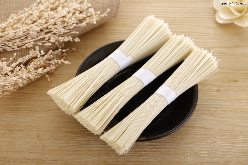 精致纤细的挂面图片