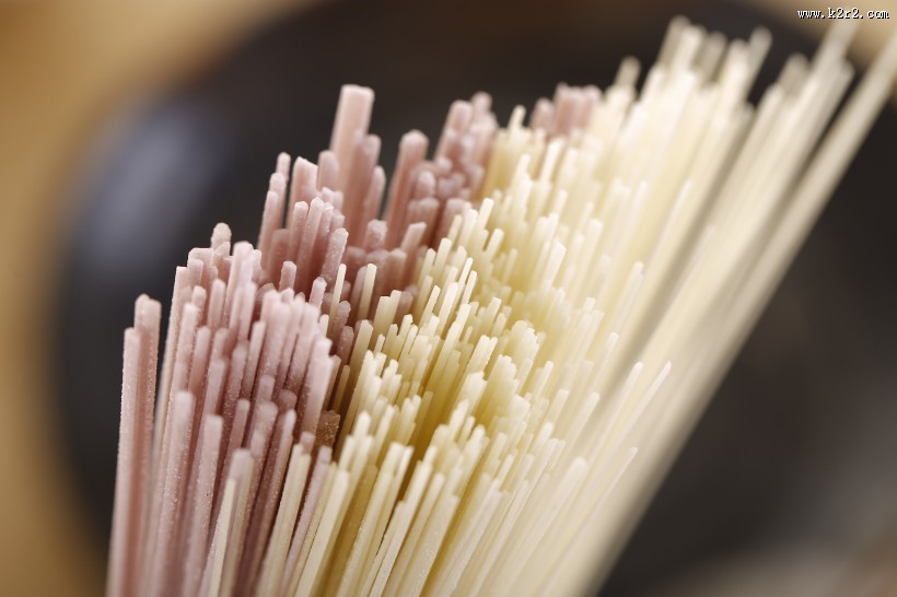 精致纤细的挂面图片