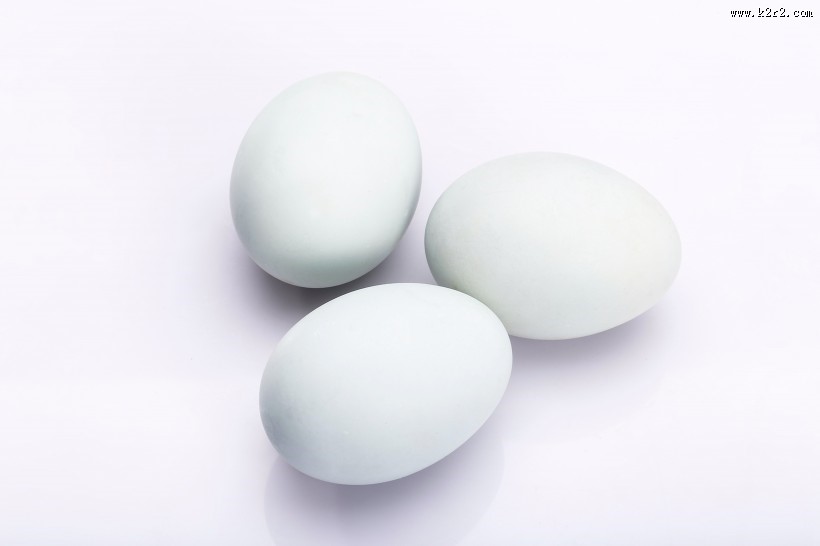 冒油好吃的咸鸭蛋图片