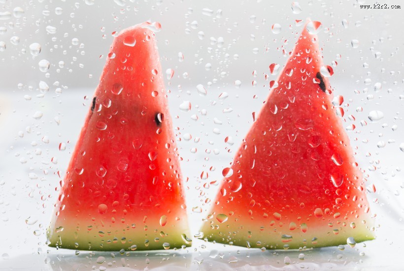 切成块的清凉西瓜图片