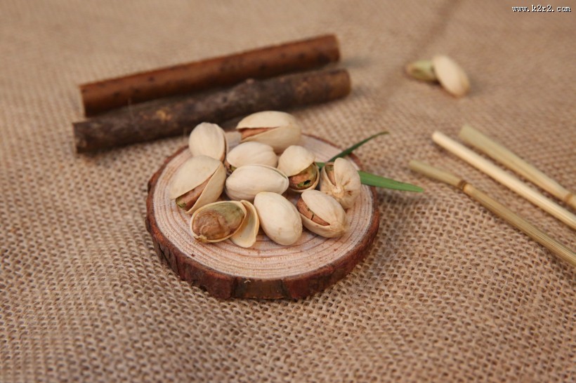 洁白的开心果图片