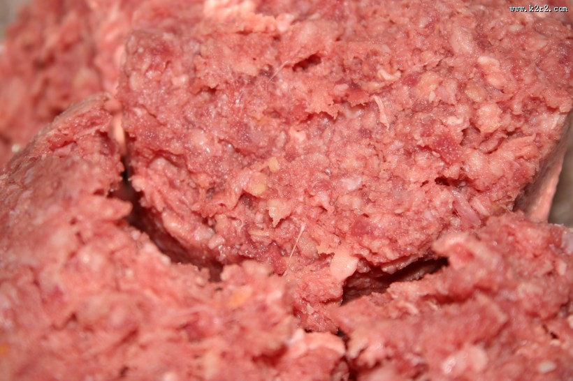 新鲜剁碎的猪肉馅图片
